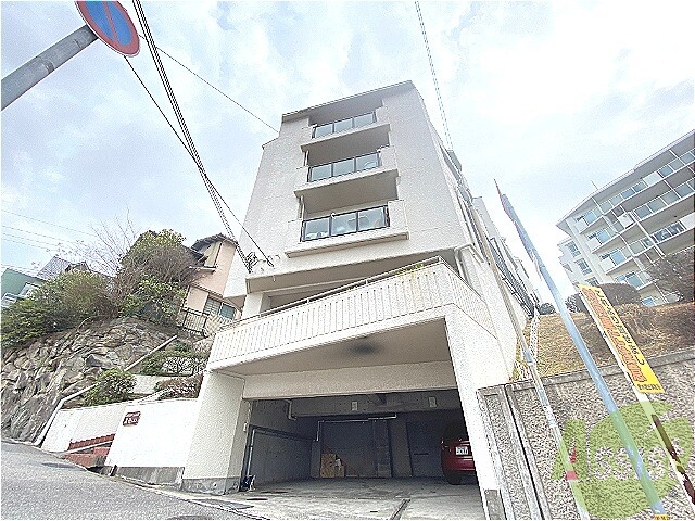 【神戸市垂水区五色山のマンションの建物外観】