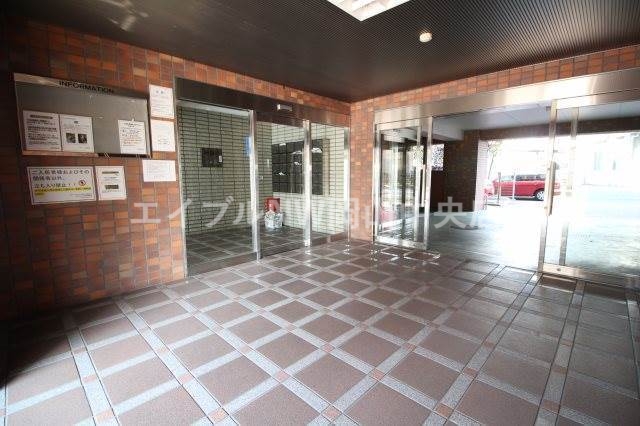 【岡山市北区清輝本町のマンションのロビー】