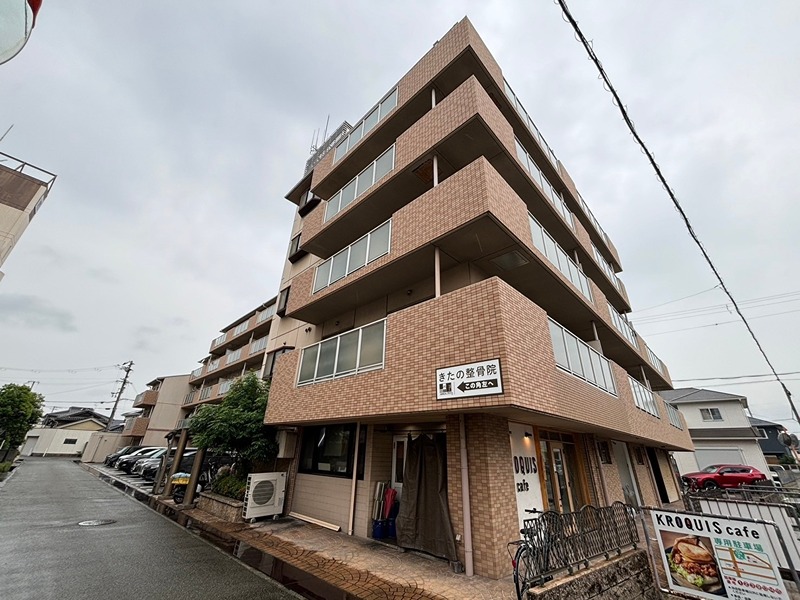 姫路市飾磨区三和町のマンションの建物外観