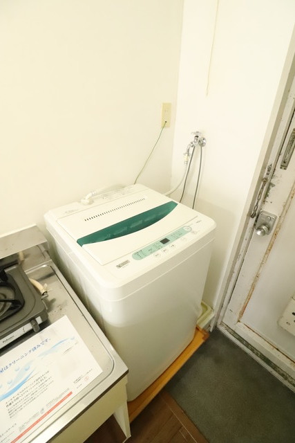 その他　室内に洗濯機付きです☆雨の日でも洗濯ができます♪