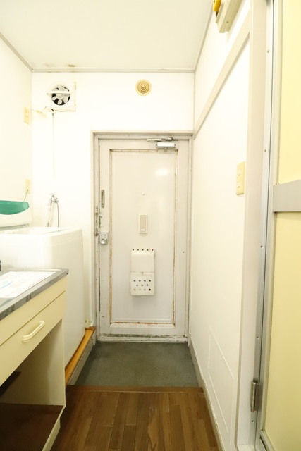 玄関　すっきりシンプルな玄関スペースです！