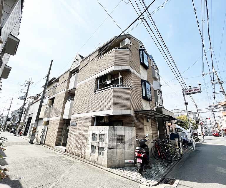 京都市中京区壬生下溝町のマンションの建物外観