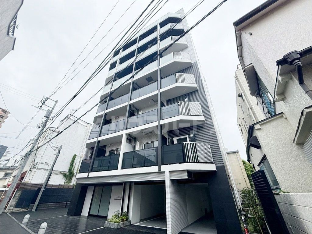 【足立区梅田のマンションの建物外観】