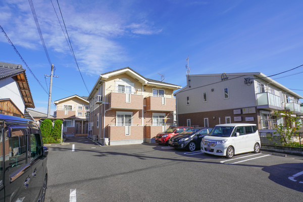 岡山市東区瀬戸町下のアパートの建物外観