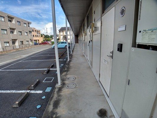 【熊谷市籠原南のアパートの玄関】