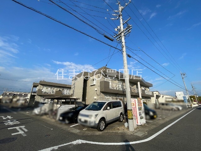 【知立市谷田町西のアパートの駐車場】