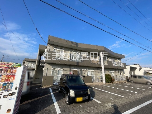 知立市谷田町西のアパートの建物外観