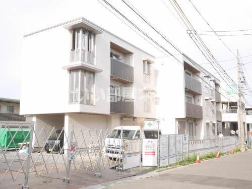 桑名市新西方のマンションの建物外観