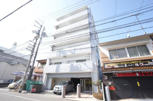 【松山市木屋町のマンションの建物外観】