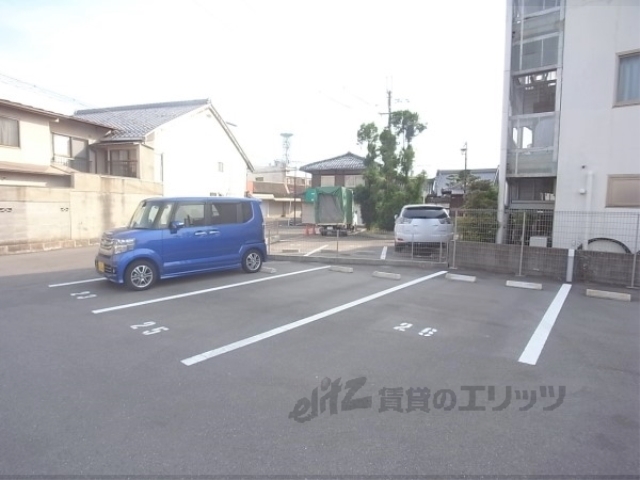 【シャーメゾンみゆきだいの駐車場】