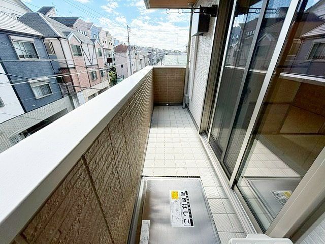 【横浜市港北区菊名のアパートのバルコニー】