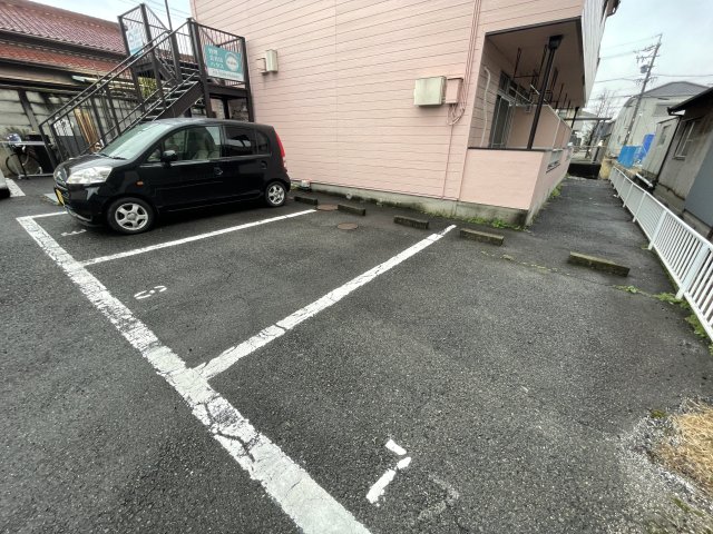 【ジュネスえむの駐車場】