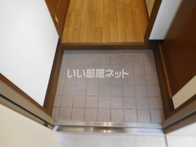 【掛川市高御所のマンションの玄関】