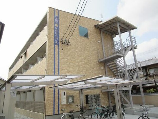 岡山市北区北長瀬表町のアパートの建物外観