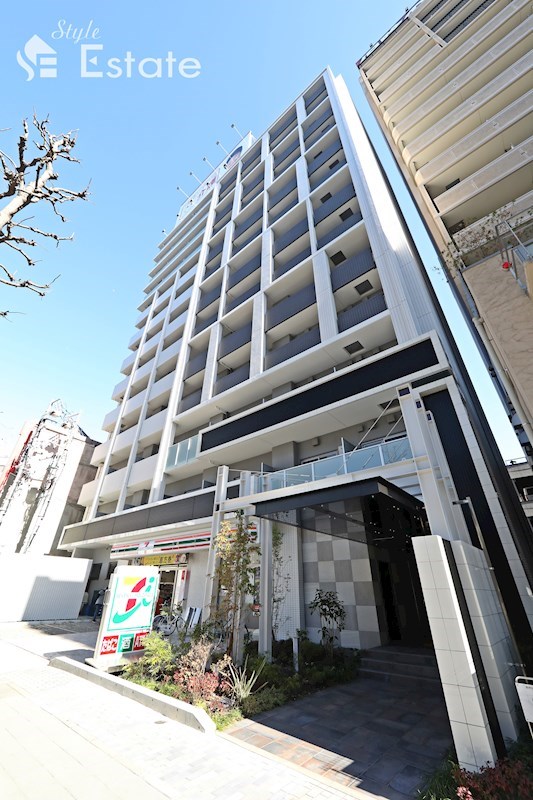 名古屋市東区泉のマンションの建物外観