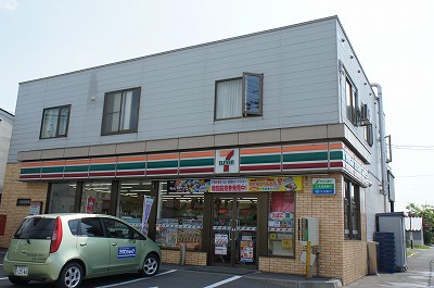コンビニ　セブンイレブン（コンビニ）まで467m