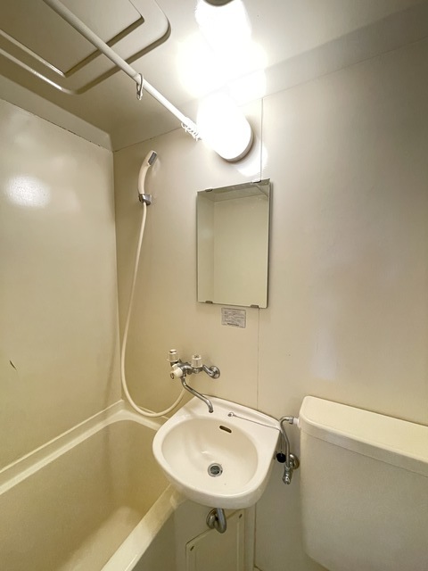 バス・シャワールーム　ミニマリストの方にも嬉しい３点ユニットバス♪