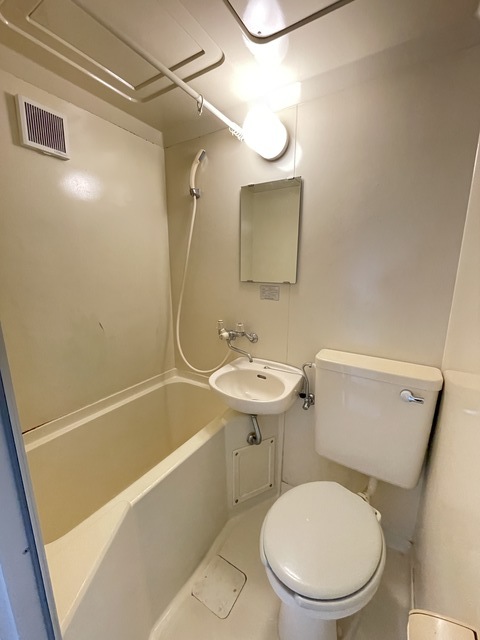 トイレ　トイレ、シャワー、歯磨き、掃除がワンストップでできます！