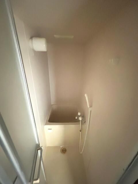 バス・シャワールーム　足が伸ばせる広々バスタブでリラックス♪