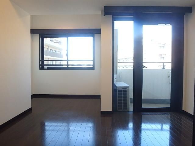 居室・リビング　★キッチン側からみた洋室です★