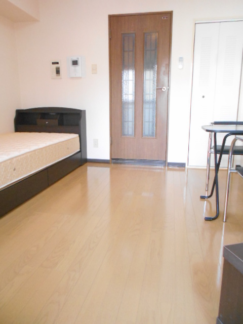 居室・リビング　居間はとても綺麗です。