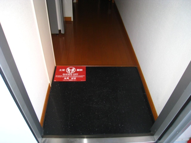 玄関　同物件、別号室のものです。