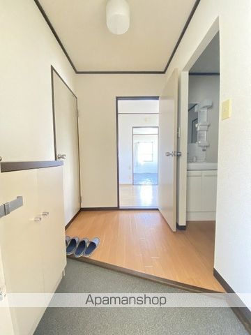 メゾンドールA館の玄関写真