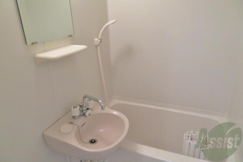 バス・シャワールーム　風呂ものんびりゆっくり入れそうですね。これは嬉しい