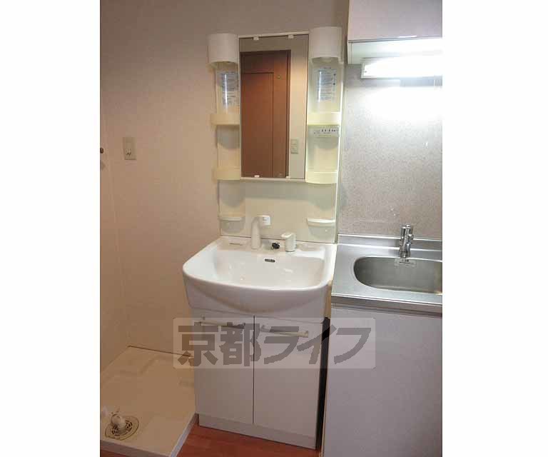 洗面設備　独立洗面台ついています！