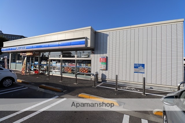 コンビニ　ローソン（コンビニ）まで748m