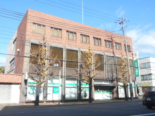 銀行　りそな銀行 千本支店（銀行）まで214m