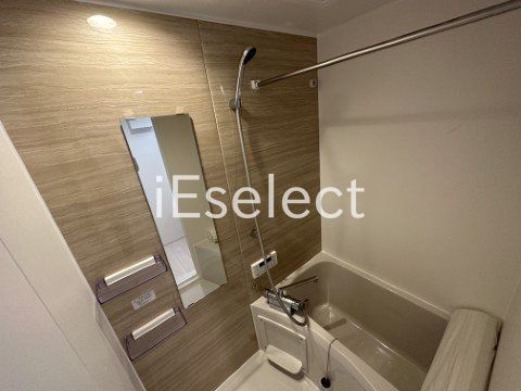 バス・シャワールーム　便利な浴室乾燥機付き