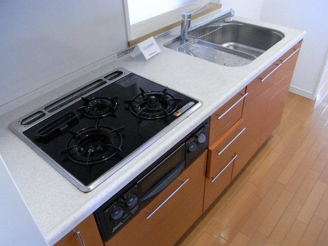 キッチン　３口ガスシステムＫ（魚焼きグリル付き）