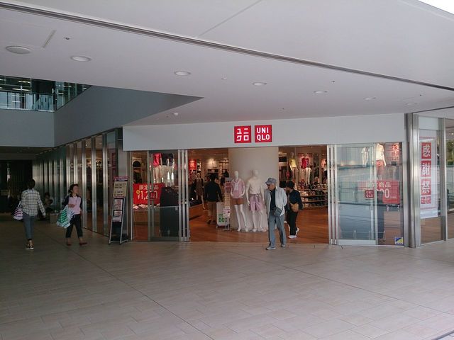 ショッピングセンター　ユニクロ練馬駅北口店（ショッピングセンター）まで271m