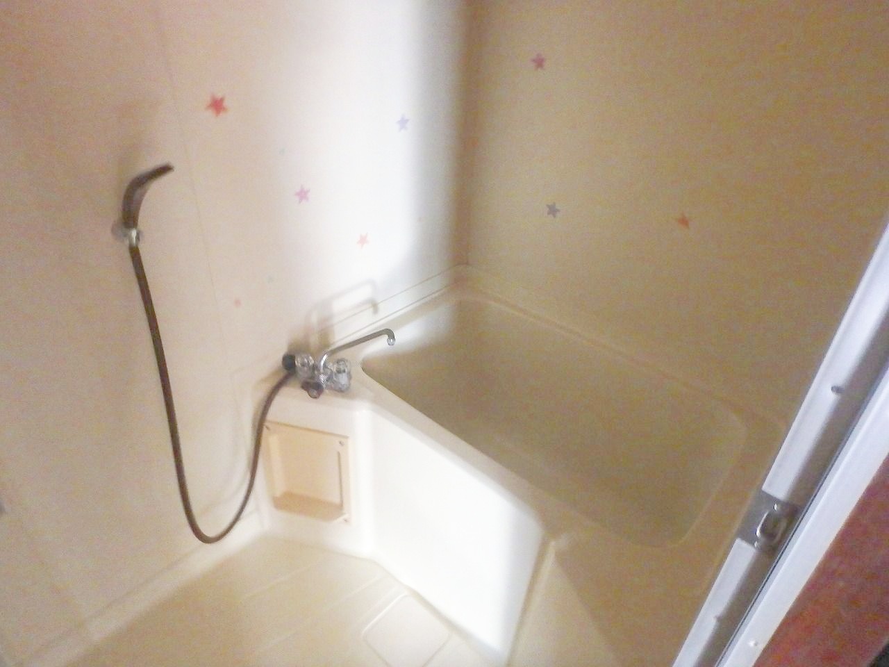 バス・シャワールーム　ゆったり過ごせるお風呂です