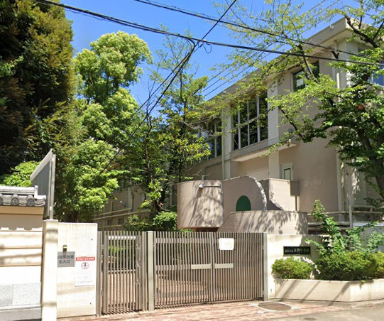 中学校　台東区立上野中学校（中学校）まで1017m