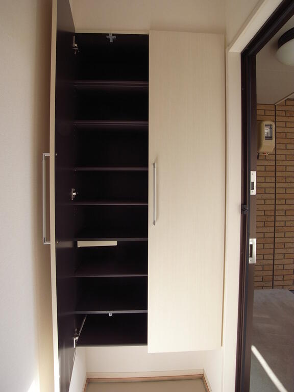 玄関　同一タイプの部屋の画像です。