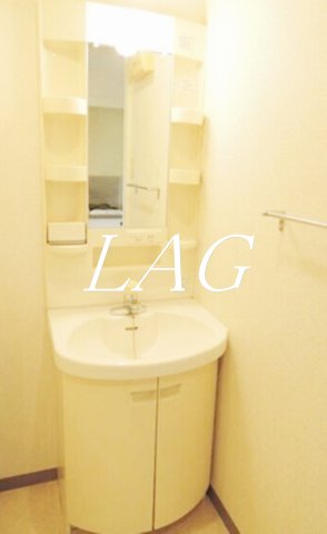 洗面設備　独立洗面台になります。