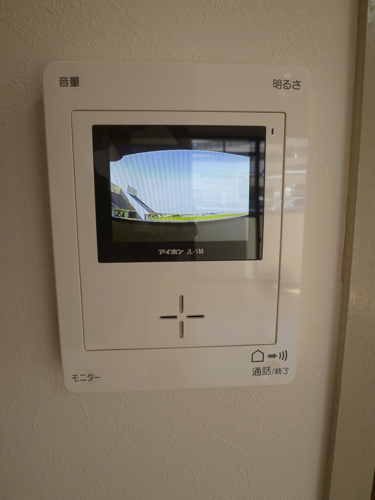 セキュリティ　ＴＶドアホンで訪問者をチェック！！女性も安心ですね！