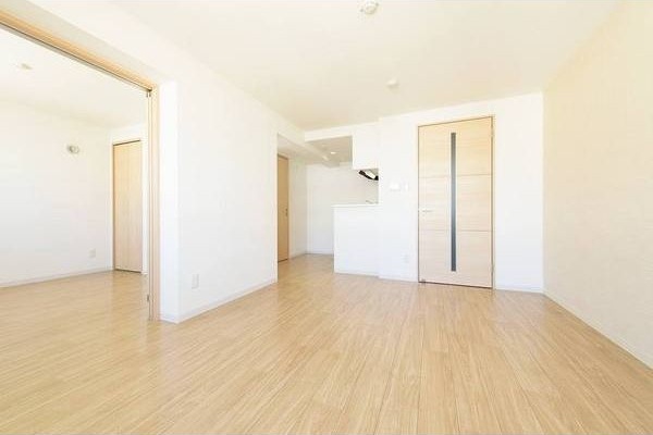 居室・リビング　明るい居間で気持ちまで明るくなりますね！