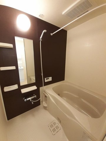 バス・シャワールーム　落ち着いた空間のお風呂です