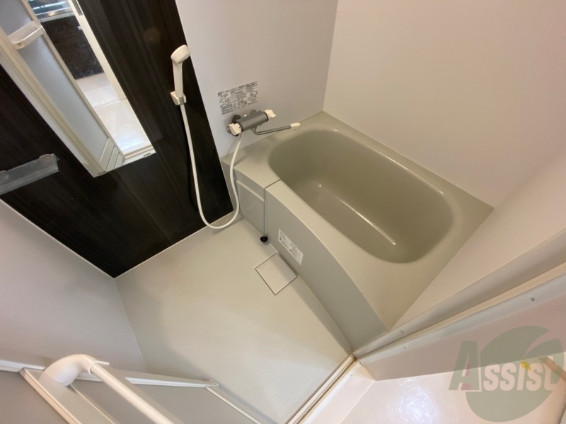 バス・シャワールーム　お風呂になります。一日の疲れを癒してくださいね。