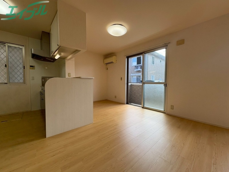 居室・リビング　同型参考写真