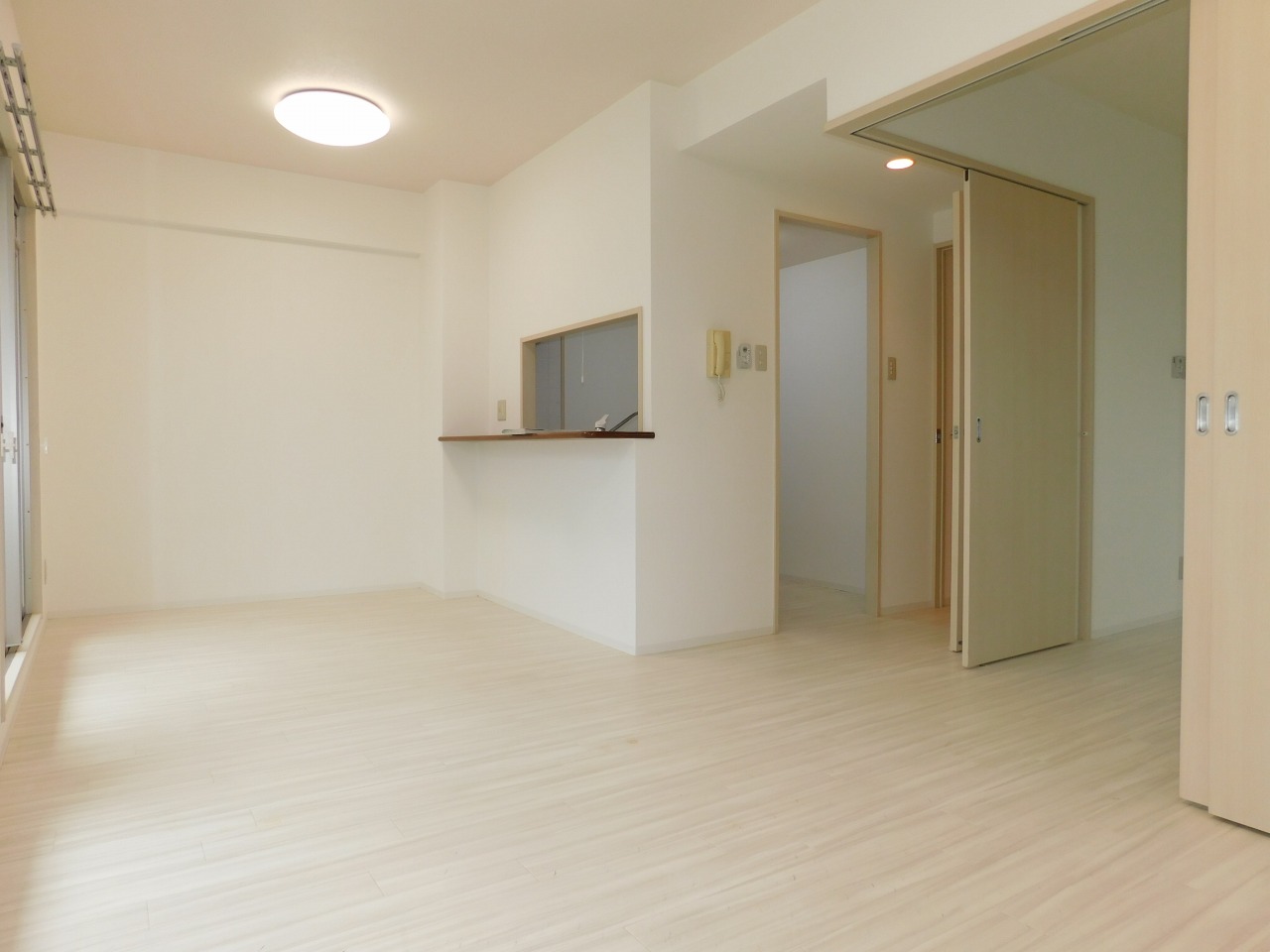 居室・リビング　※同建物同型別のお部屋