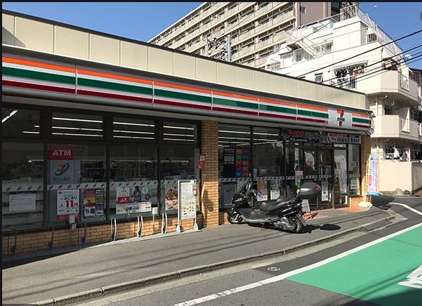 コンビニ　セブンイレブン　高田馬場３丁目中央店（コンビニ）まで50m