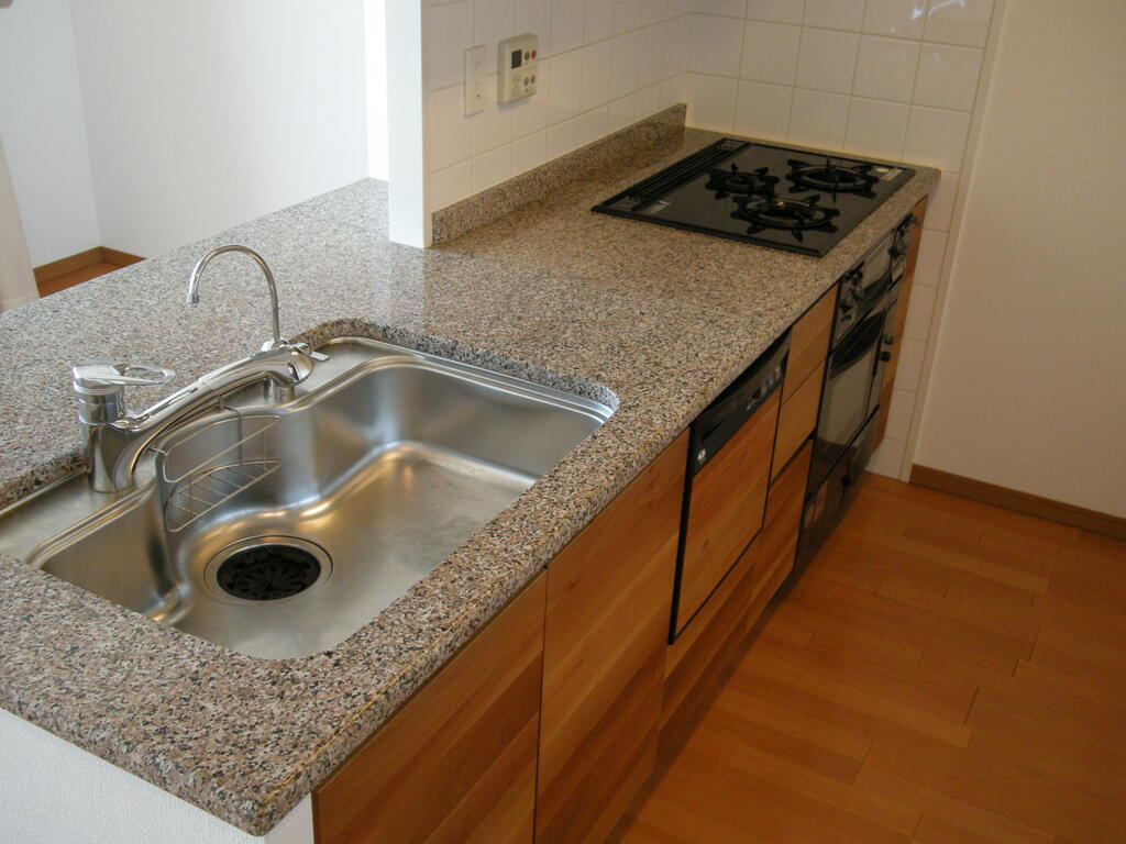 キッチン　広々とした作業台