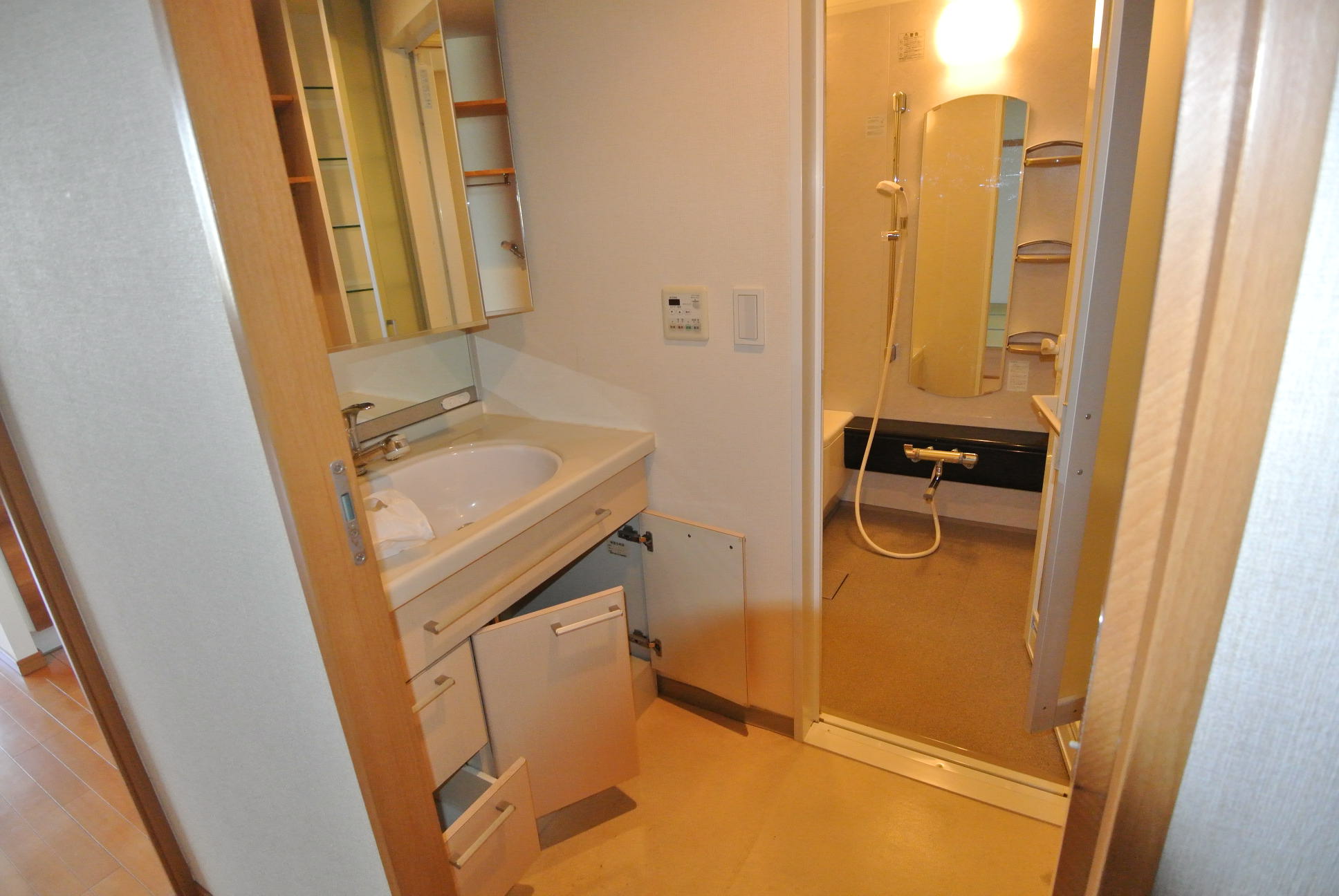 洗面設備　浴室乾燥機能有