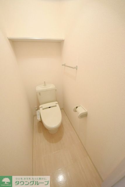 トイレ　収納棚もございます