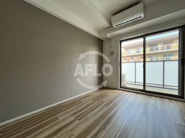 居室・リビング　STANDZ新大阪　リビング