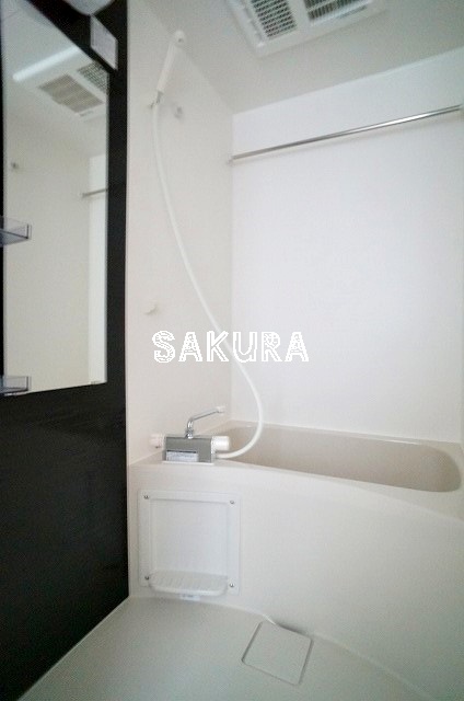 バス・シャワールーム　雨の日でも安心の浴室乾燥機付きです♪